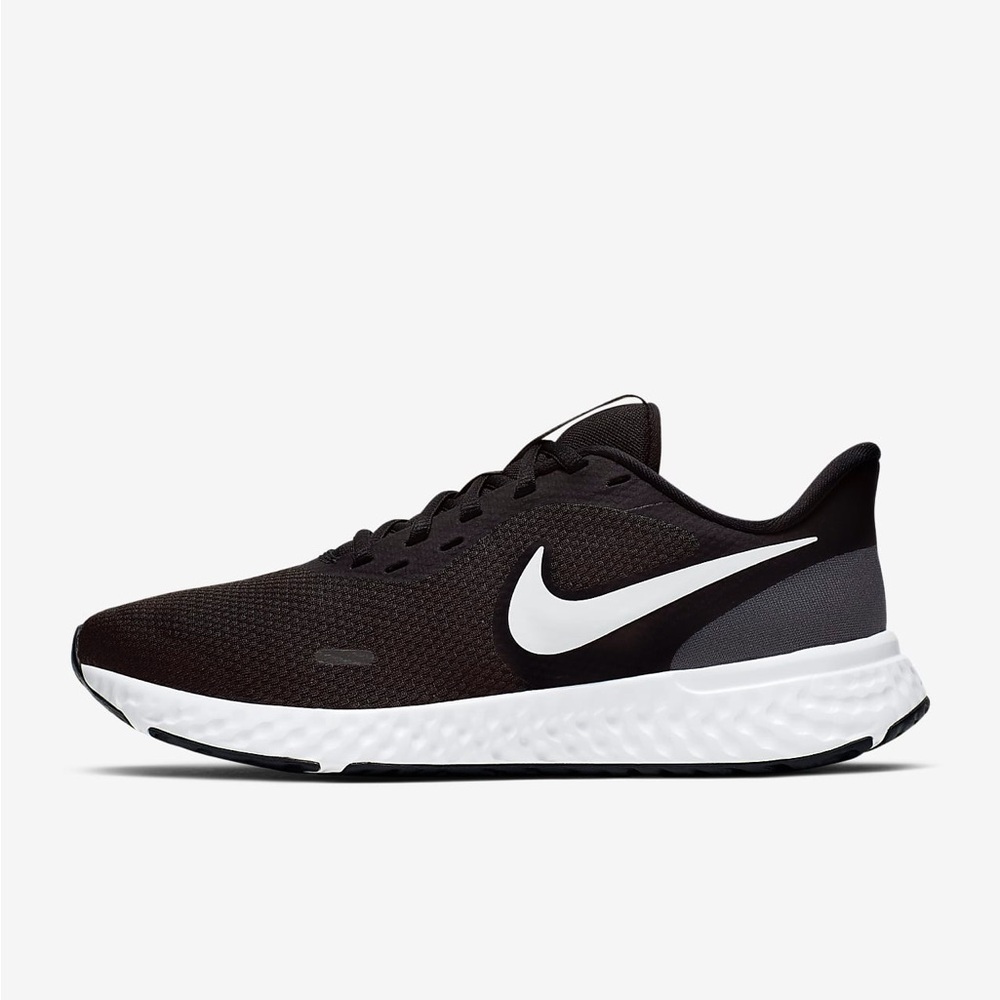 Nike Revolution 5 - used size 8 women’s